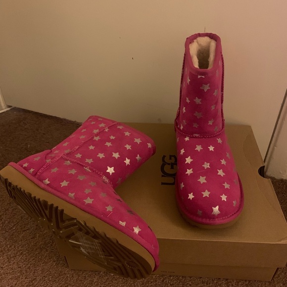 NIB UGG Water Resistant Classic Short Stars Boots - Picture 2 of 5